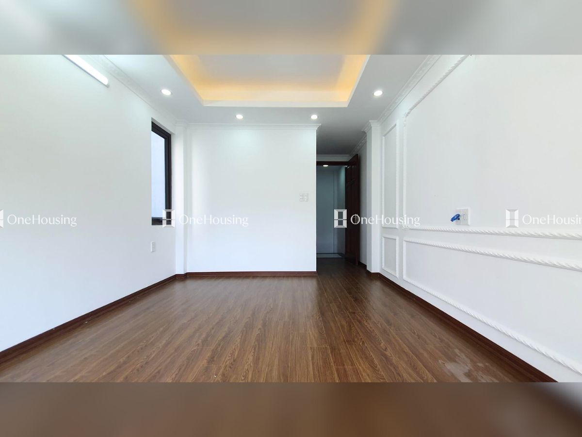 Nhà mặt ngõ cách Ngọc Trì 200m, diện tích 30m² x 5 tầng, mặt tiền 3.5m