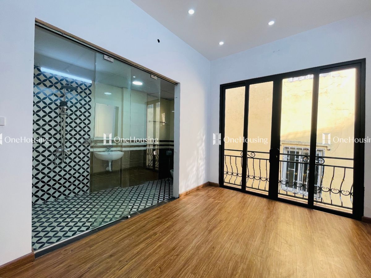 Nhà mặt ngõ cách Trần Khát Chân 50m, diện tích 34m² x 5 tầng, mặt tiền 4.6m