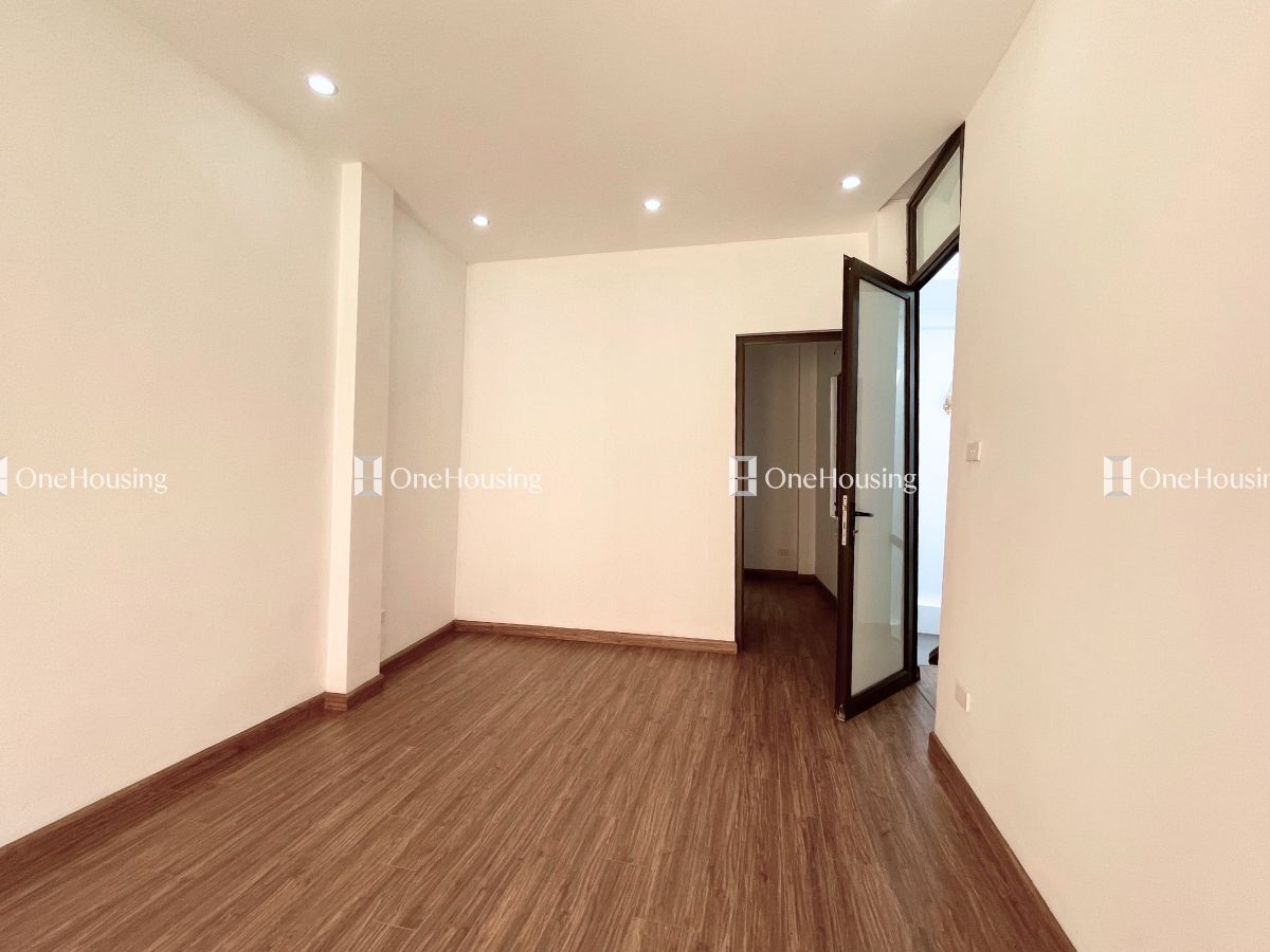 Nhà mặt ngõ cách Trần Khát Chân 50m, diện tích 34m² x 5 tầng, mặt tiền 4.6m