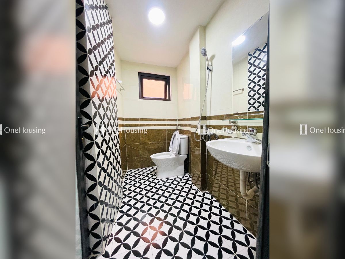 Nhà mặt ngõ cách Trần Khát Chân 50m, diện tích 34m² x 5 tầng, mặt tiền 4.6m