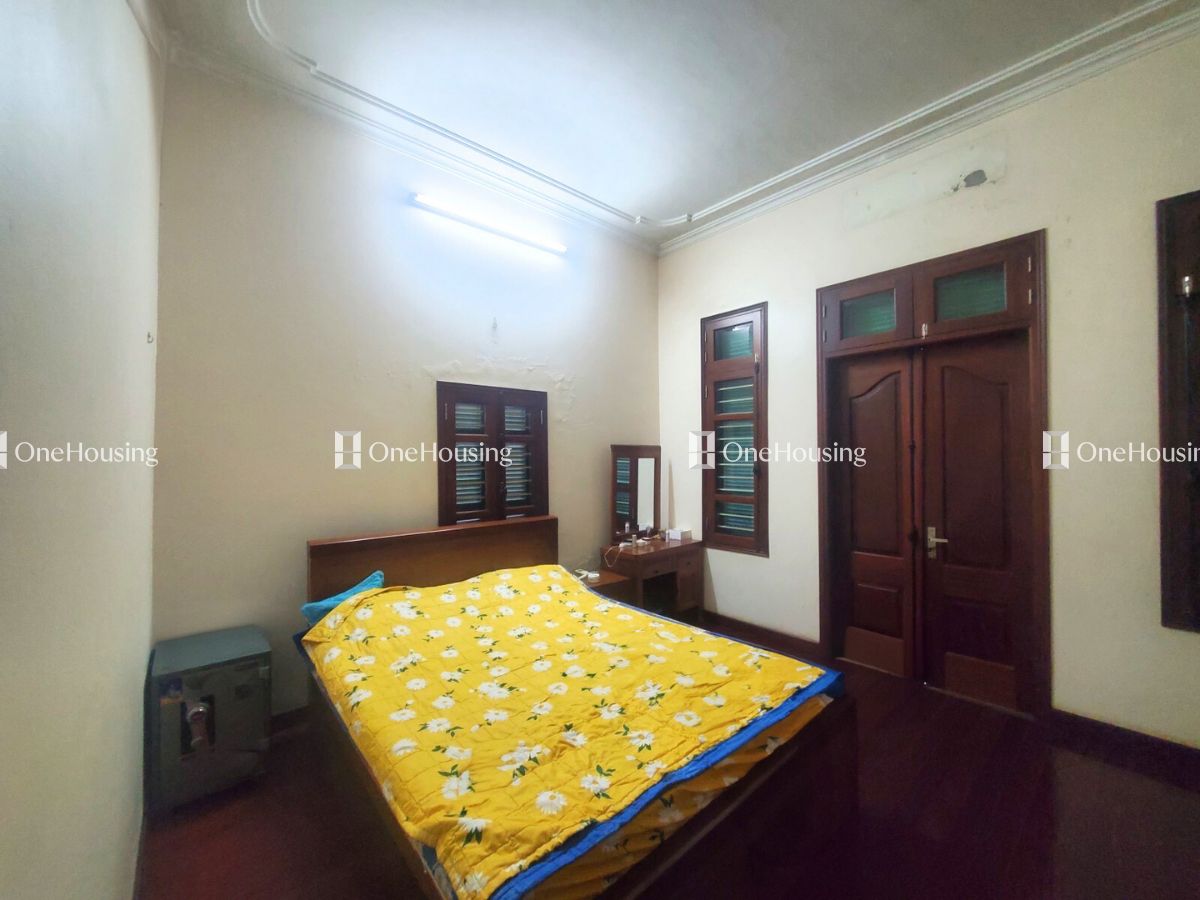 Nhà mặt ngõ cách Phú Mỹ 20m, diện tích 112m² x 4 tầng, mặt tiền 5m