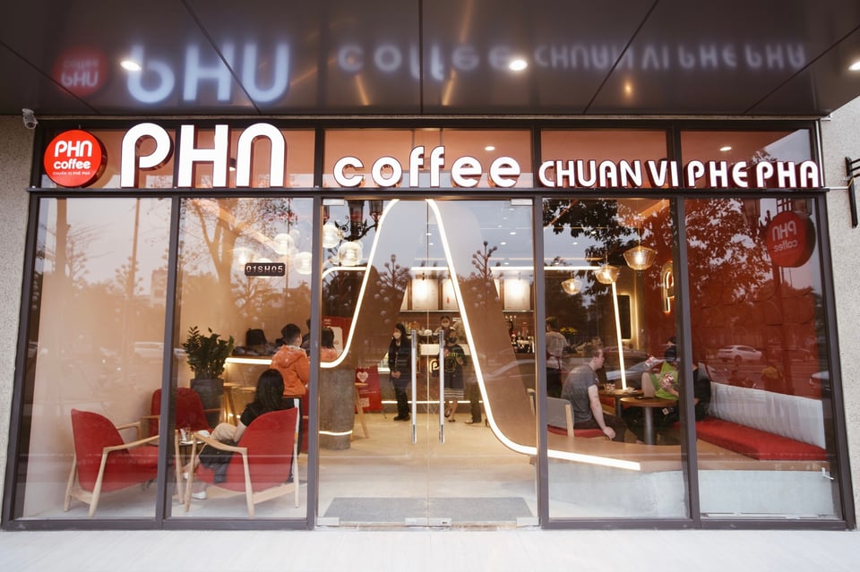 Không gian quán PHA Coffee ở Smart City thu hút khách hàng
