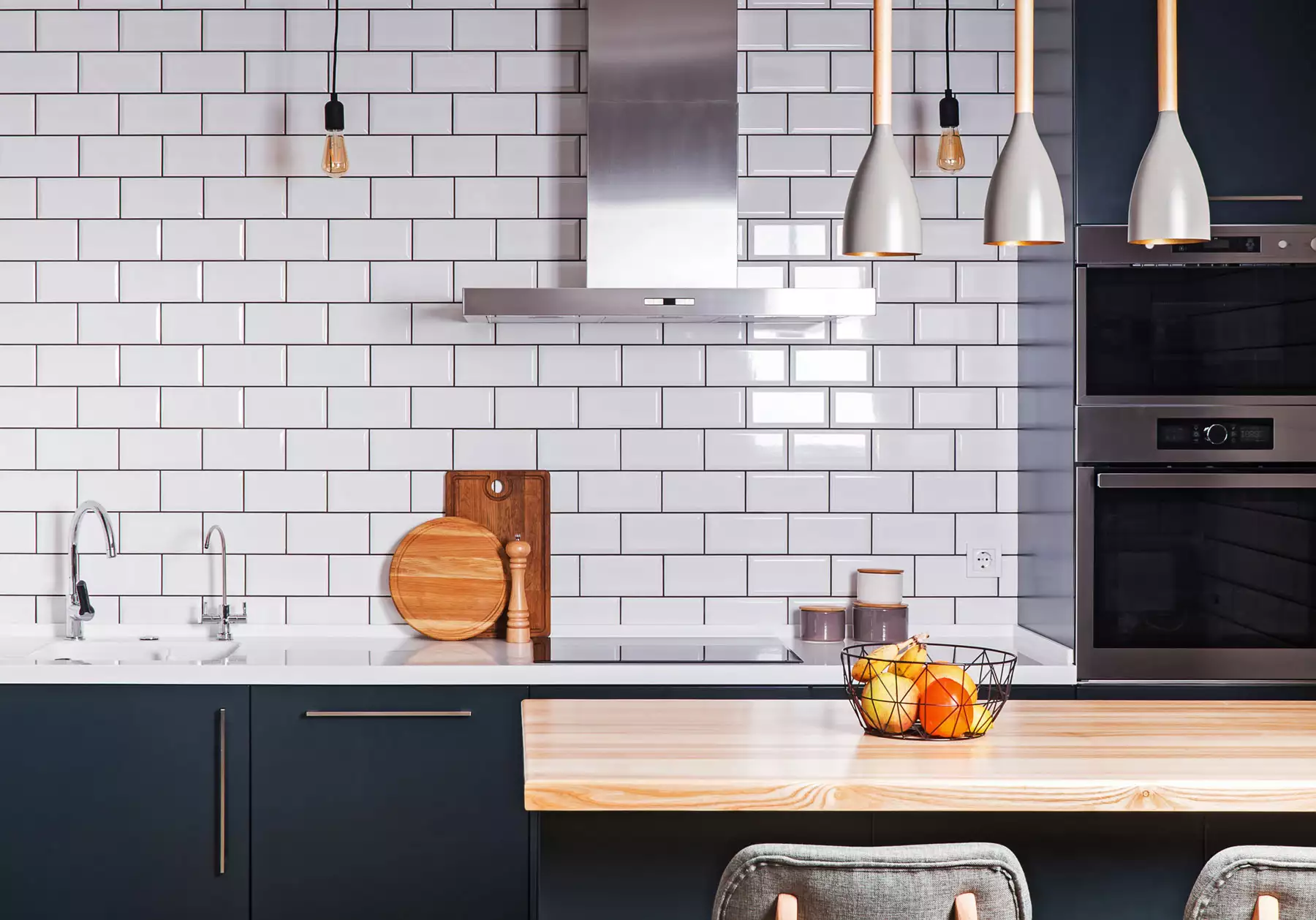 Đẹp hay sạch quan trọng hơn khi chọn vật liệu ốp backsplash cho phòng bếp?