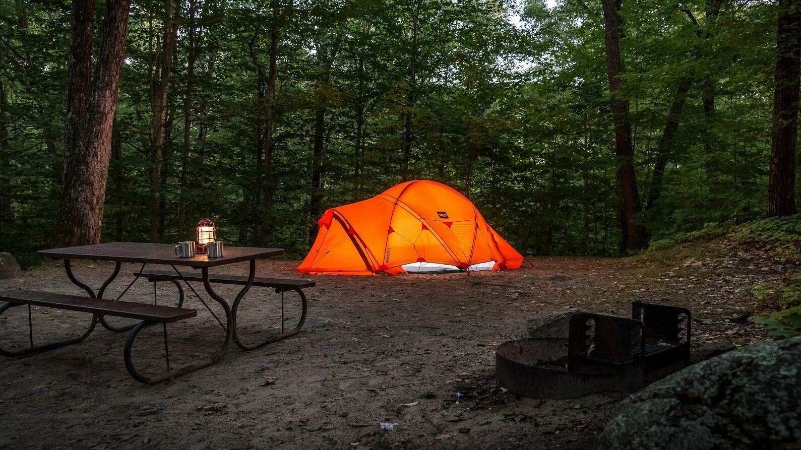 Camping mùa hạ: những “bảo bối” cho chuyến cắm trại ngày nắng