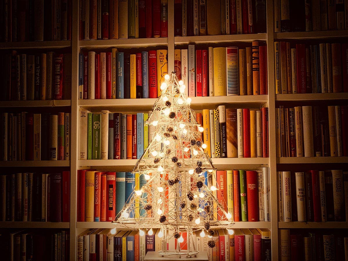 Tặng sách dịp Giáng sinh: gợi ý cho món quà ý nghĩa